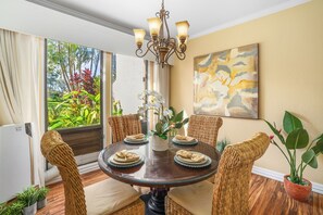 Dining - Kahala 413 - Ground Floor Deluxe One-Bedroom Condo (Koloa)