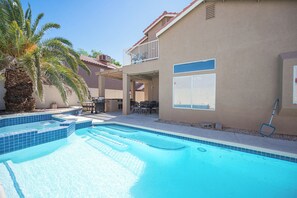 Pool - Spacious 5-bedroom house with WiFi and AC in amazing North Las Vegas (North Las Vegas)