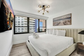 2 bedrooms, travel crib, free WiFi - Cozy Oceanfront Beach Service 917 (Miami Beach)