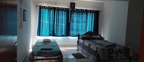 3 bedrooms, bed sheets