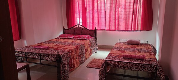 3 bedrooms, bed sheets