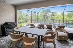 Outdoor dining - Luxurious 4BR in Wellen Park - Pool home - Golf  membership included - Florida Sanctuary (Venice)