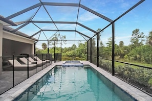Una piscina techada, una piscina climatizada