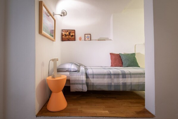 1 habitación, tabla de planchar con plancha, wifi y ropa de cama 