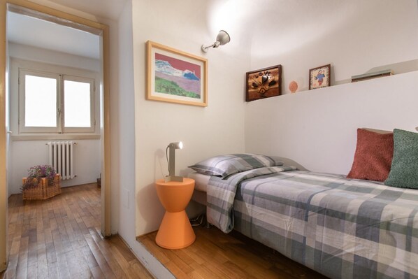 1 chambre, fer et planche à repasser, Wi-Fi, literie fournie