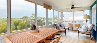 3 bedroom homes with Shared pool and short walk to the beach