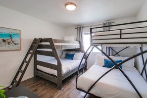 4 bedrooms, desk, iron/ironing board, free WiFi