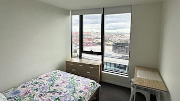 2 bedrooms, iron/ironing board, travel cot, free WiFi
