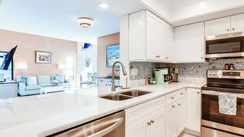 Coffee/tea maker, fridge, microwave, stovetop