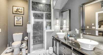 14 Mi to Jekyll Island: Luxe Brunswick Home