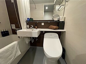 ห้องคอมฟอร์ททวิน | ห้องน้ำ | ฝักบัวในอ่างอาบน้ำ, ไดร์เป่าผม, รองเท้าสวมภายในห้อง, ผ้าเช็ดตัว