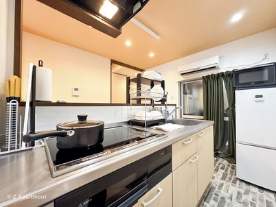 Near USJ, Entire House,Fast Wi-Fi,10 person,3 bedroom,Easy transit, Full Kitchen