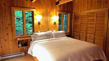 4 bedrooms, in-room safe, desk, iron/ironing board