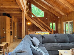 Smart-TV, fotballspill, bøker og musikkbibliotek