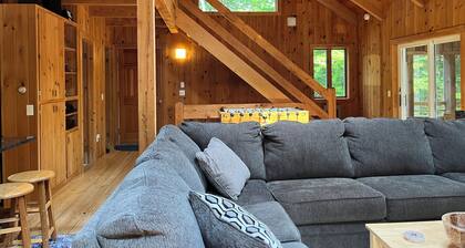 Breathtaking Post & Beam minutes from Jiminy Peak, Williamstown, Lenox & hiking