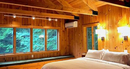 Breathtaking Post & Beam minutes from Jiminy Peak, Williamstown, Lenox & hiking