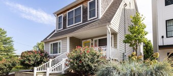 All Newly-Designed Water Views, Expansive Yard, Steps to Restaurants and Downtown Annapolis