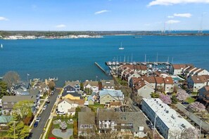 Unclassified image, 4 of 49, button