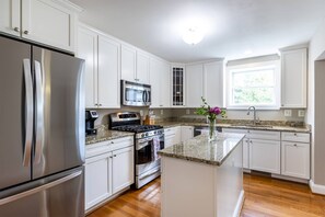 Fridge, microwave, dishwasher, coffee/tea maker