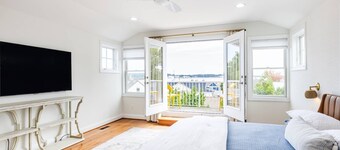 All Newly-Designed Water Views, Expansive Yard, Steps to Restaurants and Downtown Annapolis