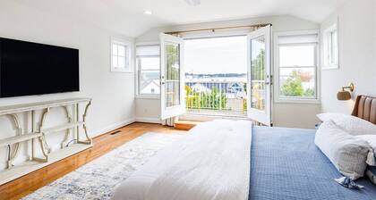 All Newly-Designed Water Views, Expansive Yard, Steps to Restaurants and Downtown Annapolis