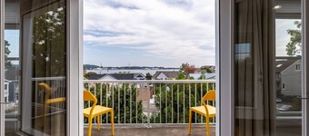 All Newly-Designed Water Views, Expansive Yard, Steps to Restaurants and Downtown Annapolis