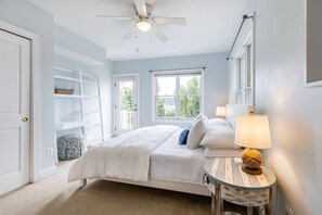 4 bedrooms, desk, iron/ironing board, free WiFi