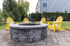 Terrace/patio - All Newly-Designed Water Views, Expansive Yard, Steps to Restaurants and Downtown Annapolis (Annapolis)