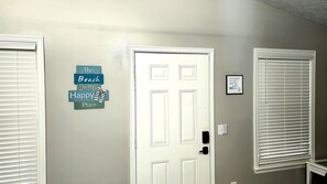 Interior - 2Br Duplex, quiet & newly updated. Sleeps 6. Near beach & lagoon boat launch. (Panama City)