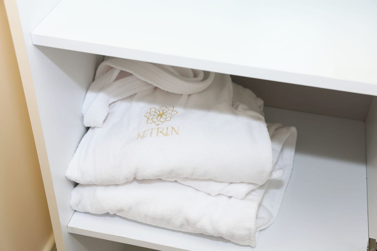 Deluxe Üç Kişilik Oda | Banyo | Ücretsiz banyo/kozmetik ürünleri, saç kurutma makinesi, bornoz, terlik