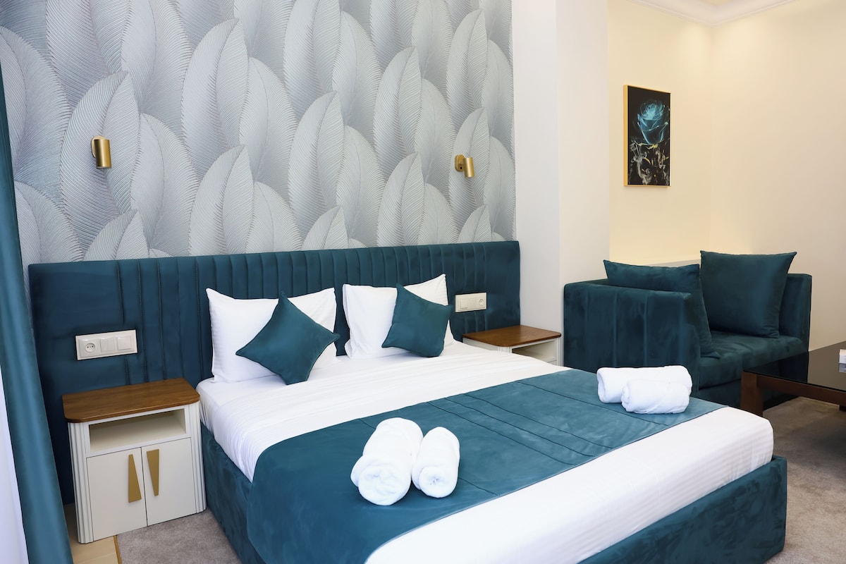 Deluxe Tek Büyük Yataklı Oda, Balkon | Ses yalıtımı, ütü/ütü masası, ücretsiz kablosuz İnternet