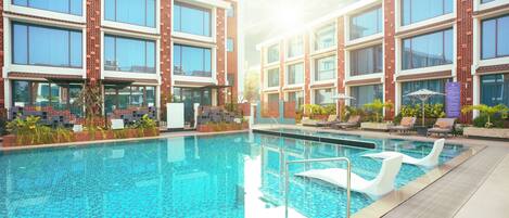 Outdoor pool, pool umbrellas, sun loungers