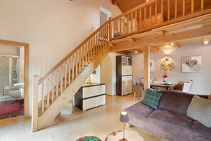 TV - Holiday Apartment Rauschberg with Mountain View, Shared Terrace and Wi-Fi (Ruhpolding)