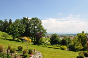 Property grounds - Apartment 'Sonnenblick' with Garden/Mountain View, Private Terrace and Shared Garden (Dietmannsried)
