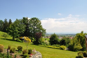 Property grounds - Apartment 'Sonnenblick' with Garden/Mountain View, Private Terrace and Shared Garden (Dietmannsried)