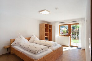 2 makuuhuonetta, silitysrauta/-lauta, ilmainen Wi-Fi, vuodevaatteet