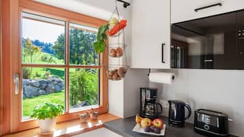 Køleskab, mikrobølgeovn, ovn, kogeplade