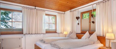 1 soverom, strykejern/-brett, wi-fi (inkludert) og sengetøy