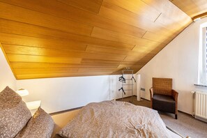 2 室のベッドルーム、WiFi (無料)、ベッドシーツ