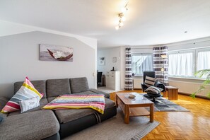 Fernseher, DVD-Player, Stereoanlage