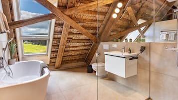 Dusche, kostenlose Toilettenartikel, Haartrockner, Handtücher