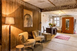 Interior - Guest House 'Schlamau19' 
Apartment with 2 Guest Rooms, Shared Kitchen, Shared Terrace and Garden (Wiesenburg/Mark)