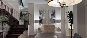 11 Beds - Kleinburg Crown Town Residences