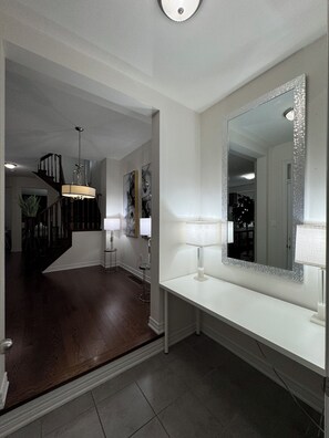 Interior - 11 Beds - Kleinburg Crown Town Residences (Vaughan)