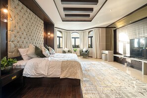 5 chambres, fer et planche à repasser, Wi-Fi, draps fournis