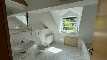 Condo clásico, 4 habitaciones, vista al patio | Baño | Toallas