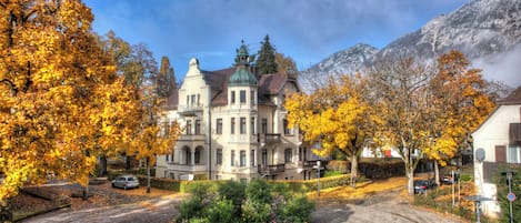 المنشأة من الخارج