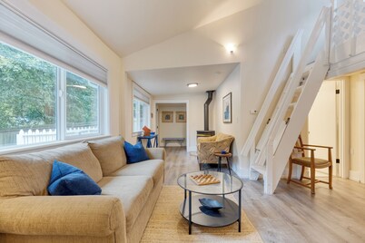 Cottage By The Bay by AvantStay | 0.5mi to Beach!