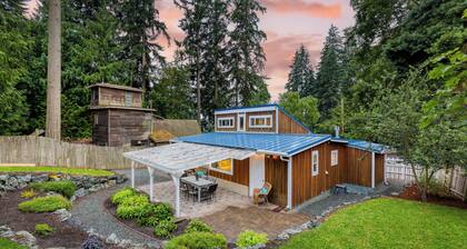 Cottage By The Bay by AvantStay | 0.5mi to Beach!