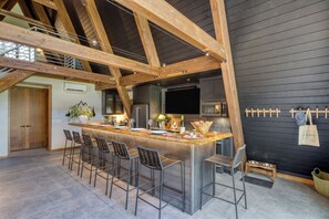 Dining - Newly Built • Sauna • Hot Tub • Cold Punge | Lazy River Glamp-House by AvantStay (La Pine)